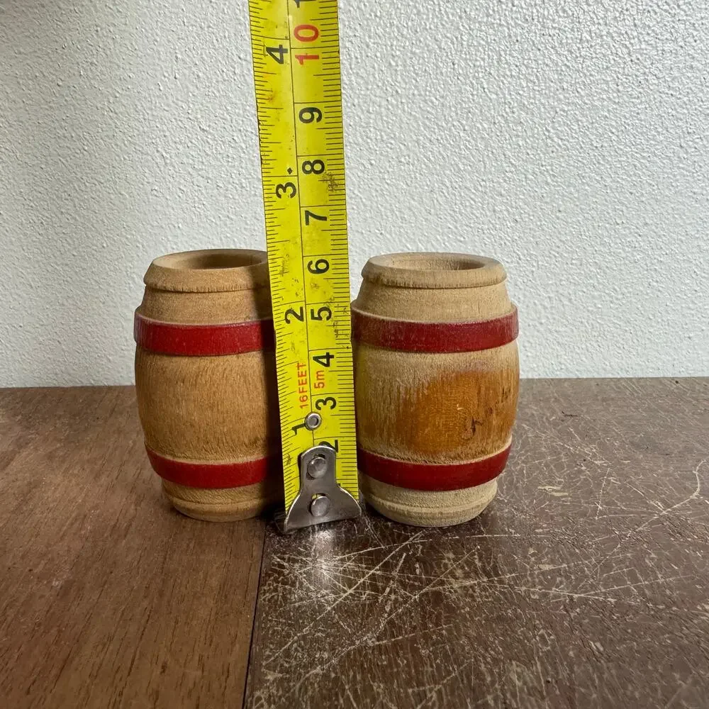 Vintage Wood Red Accent Barrel Salt‎ and pepper Shakers